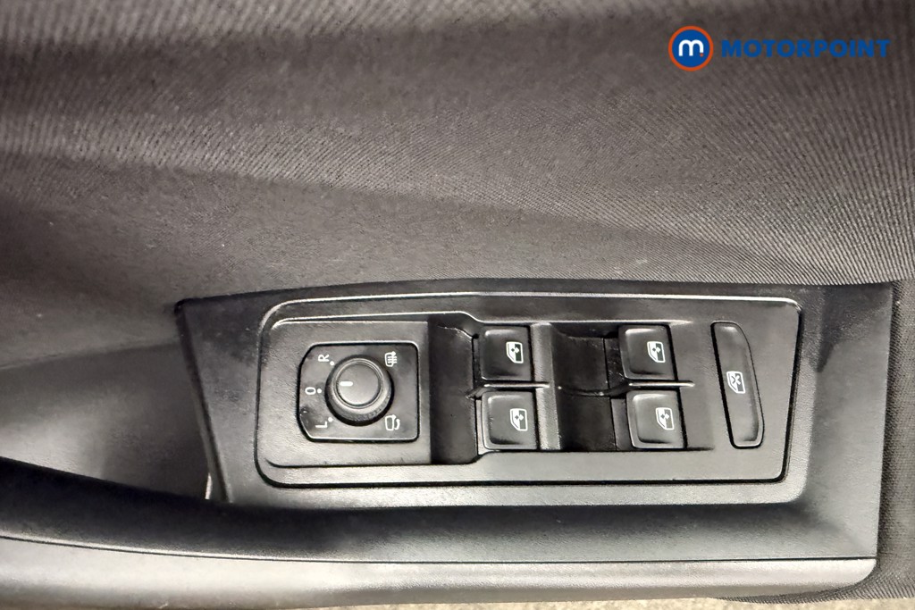 Volkswagen T-Roc Life Manual Petrol SUV - Stock Number (1558621) - 15th supplementary image