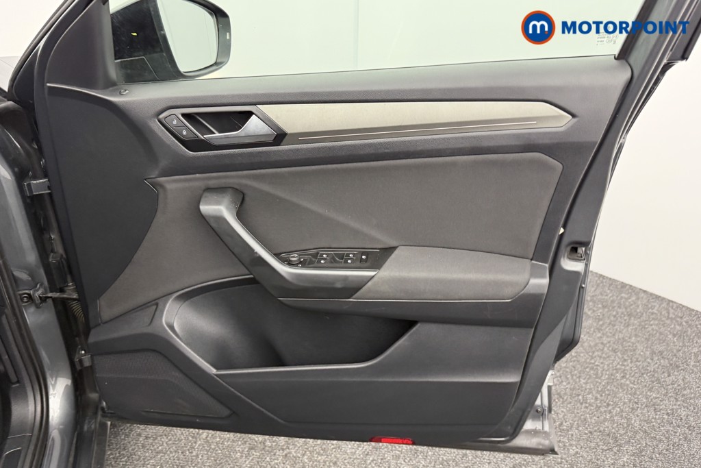Volkswagen T-Roc Design Manual Petrol SUV - Stock Number (1559141) - 17th supplementary image