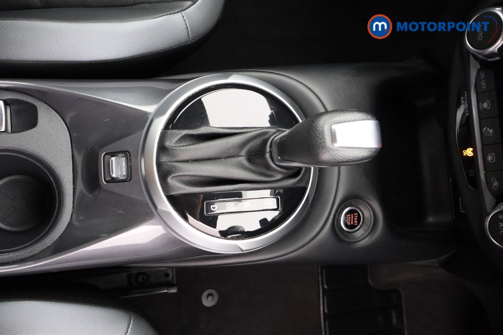 Nissan Juke N-Connecta Automatic Petrol SUV - Stock Number (1560439) - 6th supplementary image