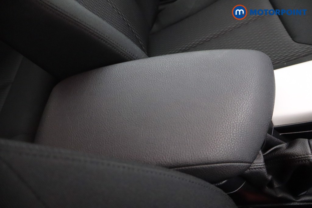 BMW 1 Series SE Manual Petrol Hatchback - Stock Number (1561652) - 7th supplementary image