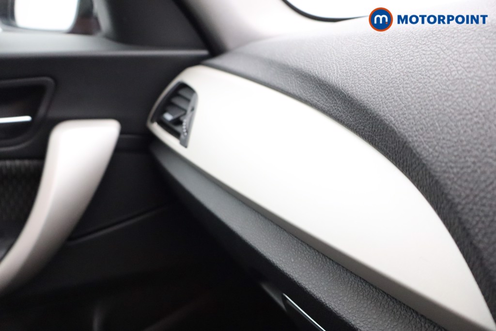 BMW 1 Series SE Manual Petrol Hatchback - Stock Number (1561652) - 12th supplementary image