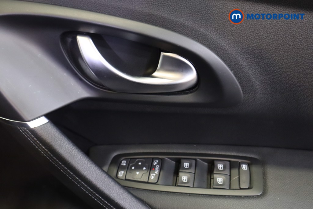 Renault Kadjar Iconic Manual Petrol SUV - Stock Number (1561848) - 8th supplementary image