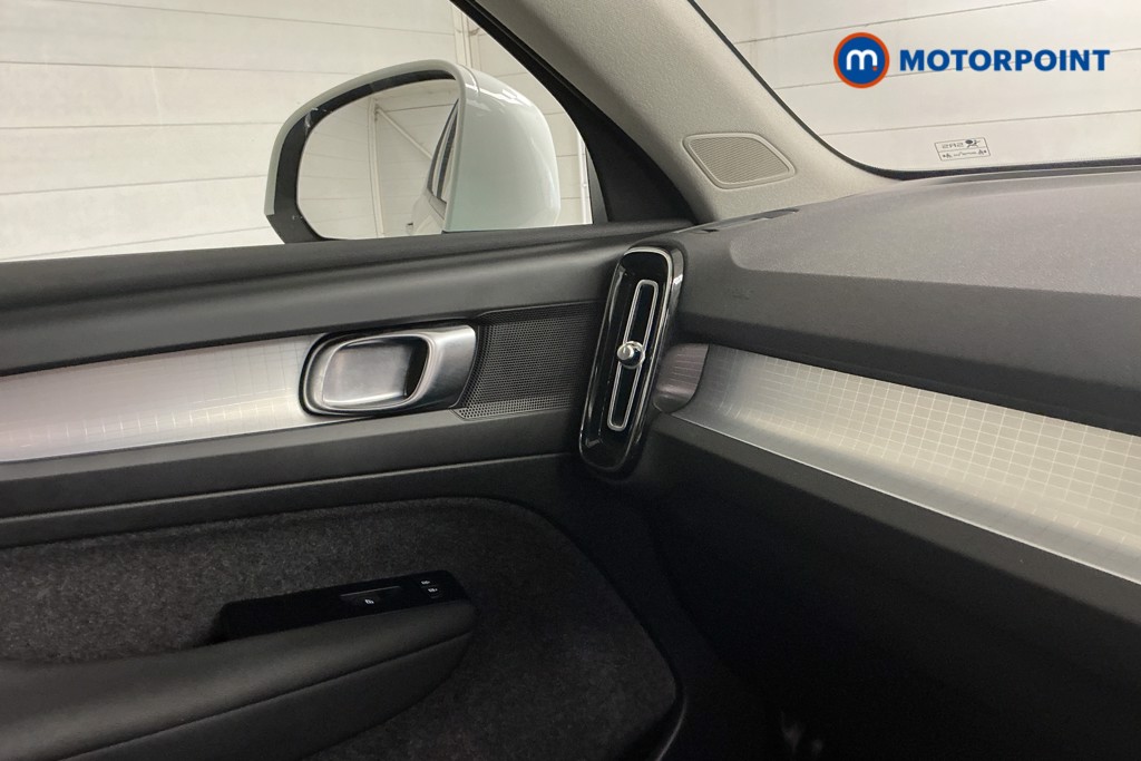 Volvo Xc40 Momentum Manual Petrol SUV - Stock Number (1563335) - 15th supplementary image