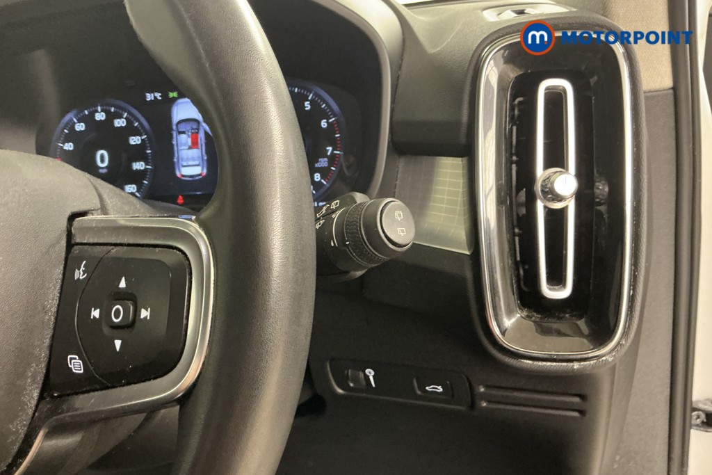 Volvo Xc40 Momentum Manual Petrol SUV - Stock Number (1563335) - 18th supplementary image