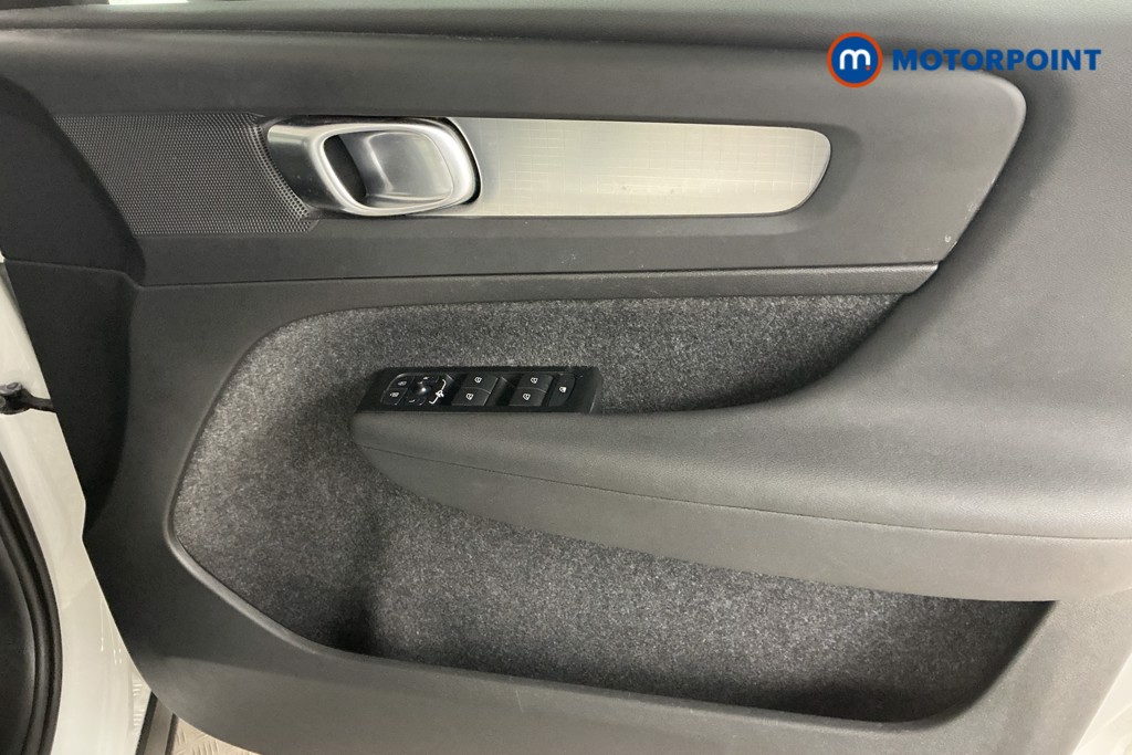 Volvo Xc40 Momentum Manual Petrol SUV - Stock Number (1563335) - 19th supplementary image