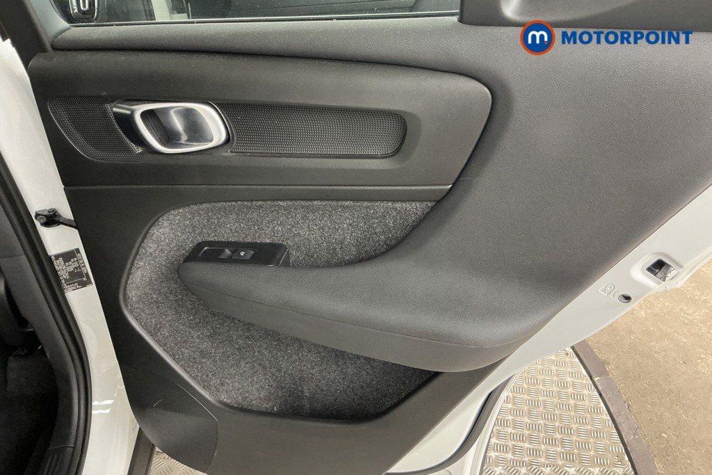 Volvo Xc40 Momentum Manual Petrol SUV - Stock Number (1563335) - 21st supplementary image