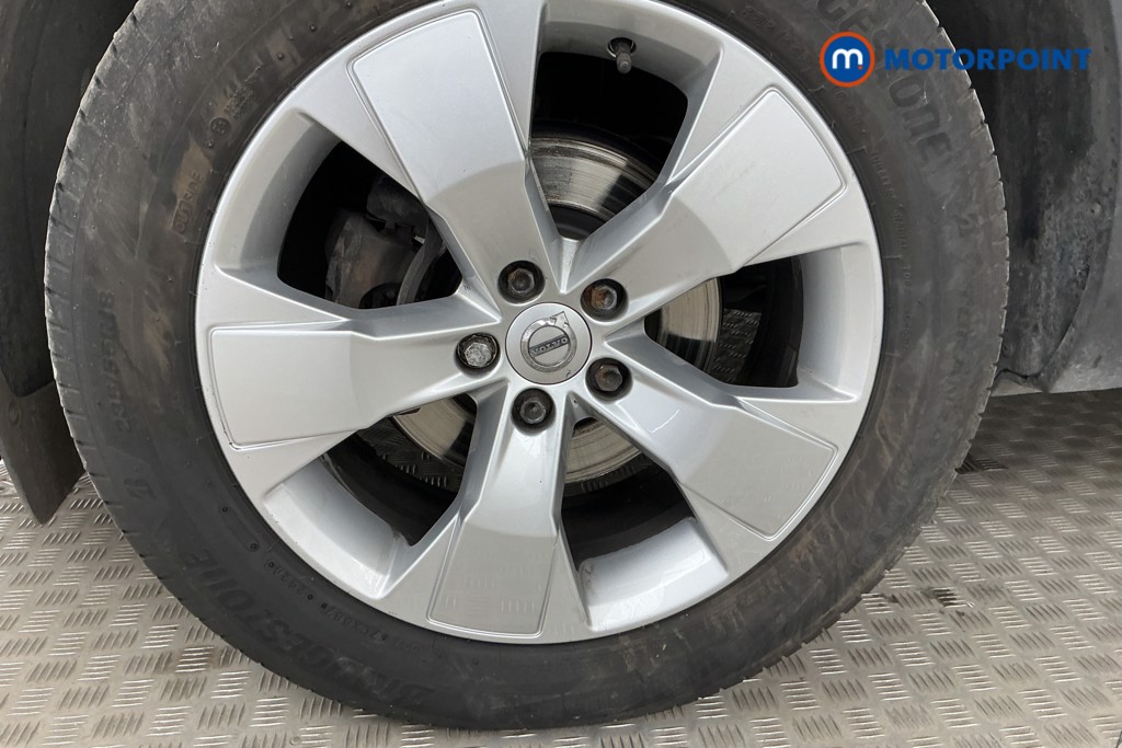 Volvo Xc40 Momentum Manual Petrol SUV - Stock Number (1563335) - 33rd supplementary image
