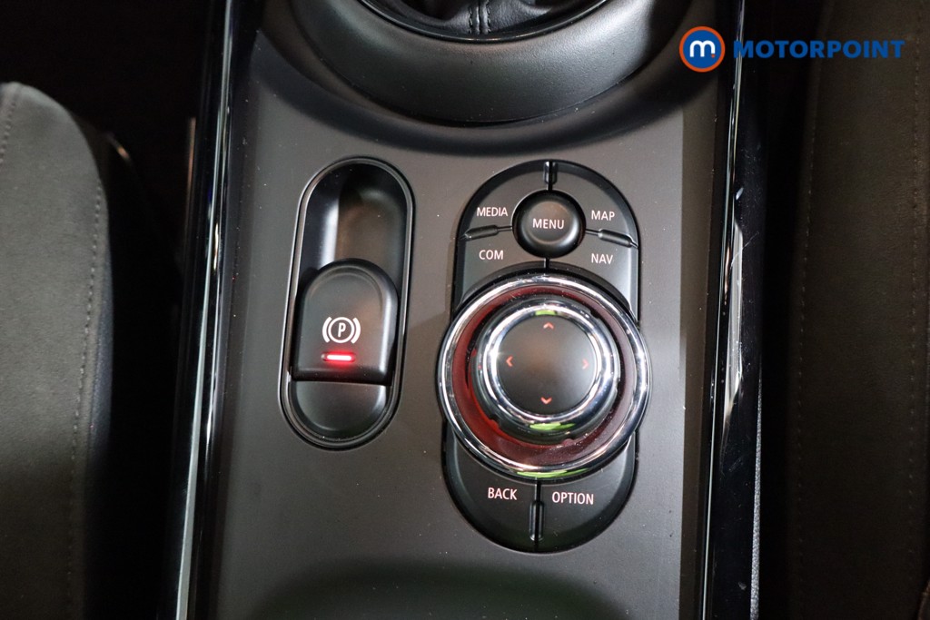 Mini Clubman Cooper Sport Manual Petrol Estate - Stock Number (1563957) - 12th supplementary image