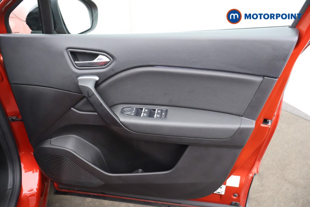 Renault Captur S Edition Automatic Petrol Plug-In Hybrid SUV - Stock Number (1564865) - 8th supplementary image