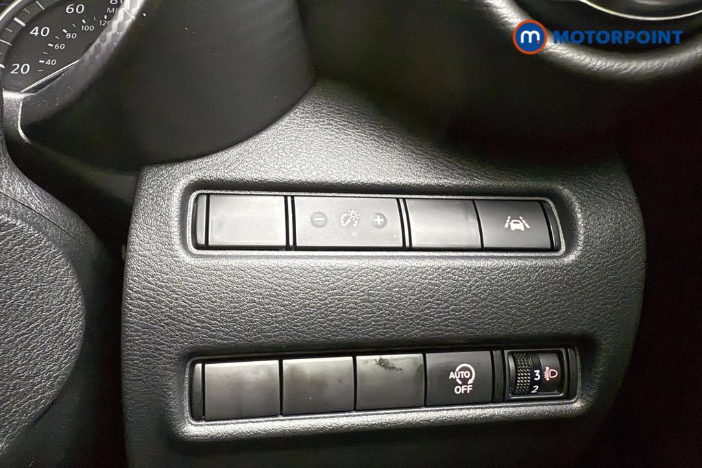 Nissan Juke N-Connecta Automatic Petrol SUV - Stock Number (1564986) - 17th supplementary image