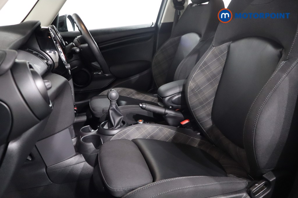 Mini Hatchback Cooper Classic Manual Petrol Hatchback - Stock Number (1566026) - 4th supplementary image