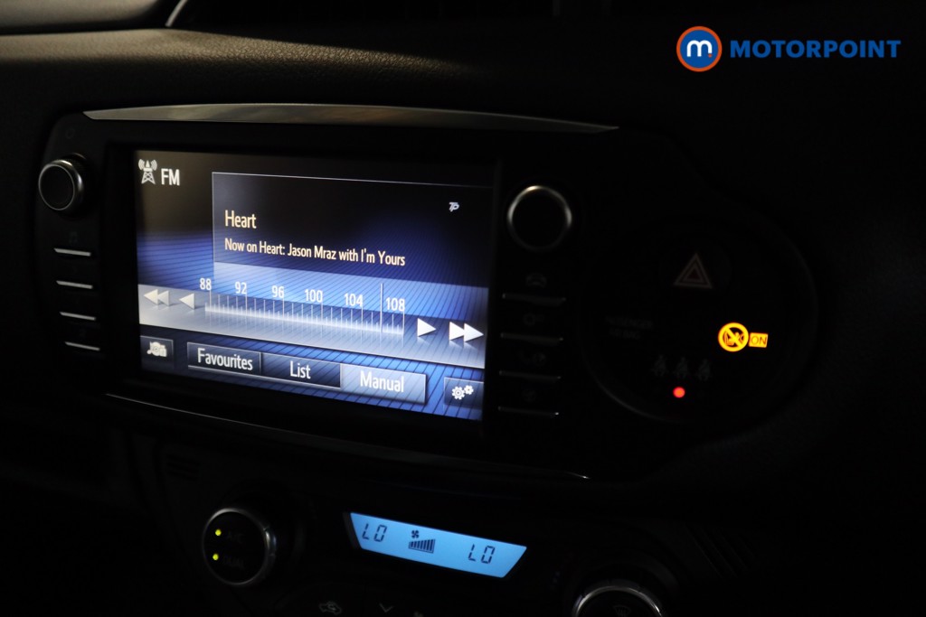 Toyota Yaris Y20 Automatic Petrol-Electric Hybrid Hatchback - Stock Number (1567125) - 6th supplementary image