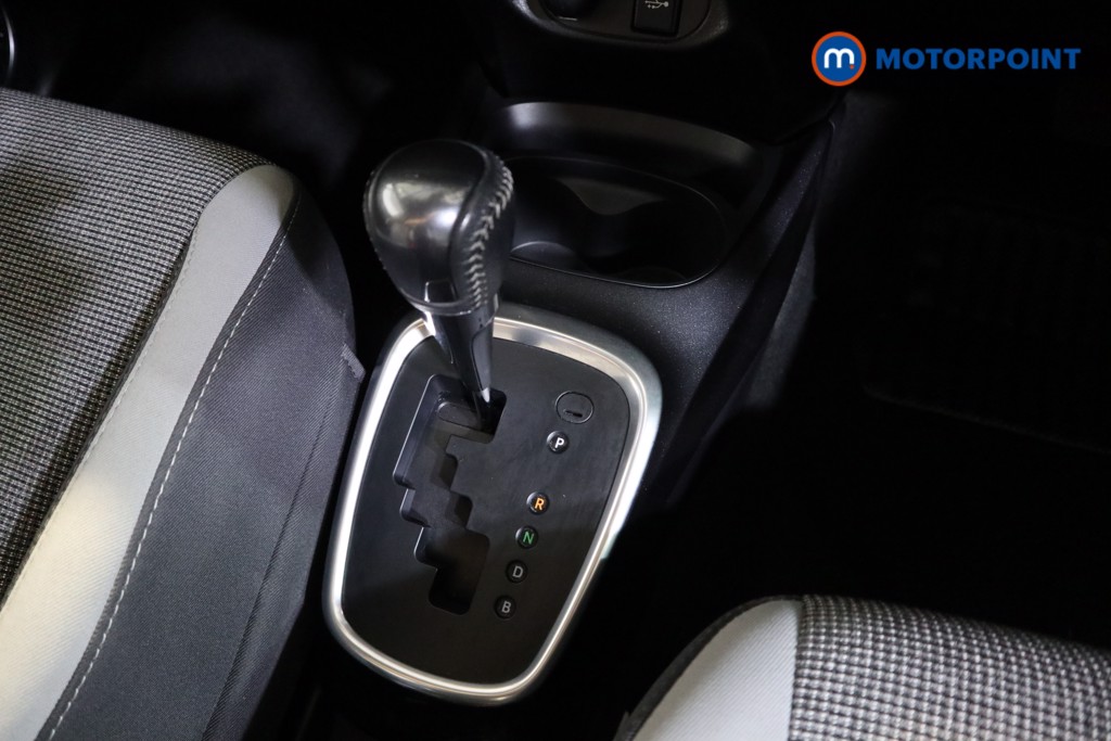Toyota Yaris Y20 Automatic Petrol-Electric Hybrid Hatchback - Stock Number (1567125) - 8th supplementary image
