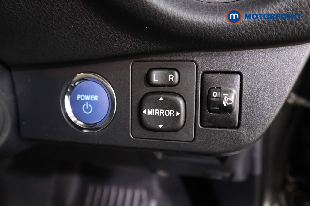 Toyota Yaris Y20 Automatic Petrol-Electric Hybrid Hatchback - Stock Number (1567125) - 9th supplementary image