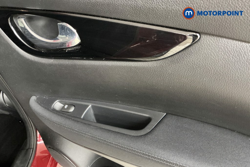 Nissan Qashqai N-Connecta Manual Petrol SUV - Stock Number (1552202) - 23rd supplementary image