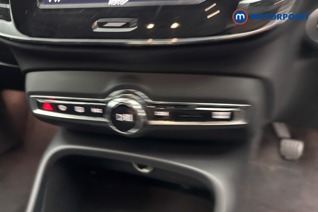 Volvo Xc40 Momentum Manual Petrol SUV - Stock Number (1555003) - 12th supplementary image