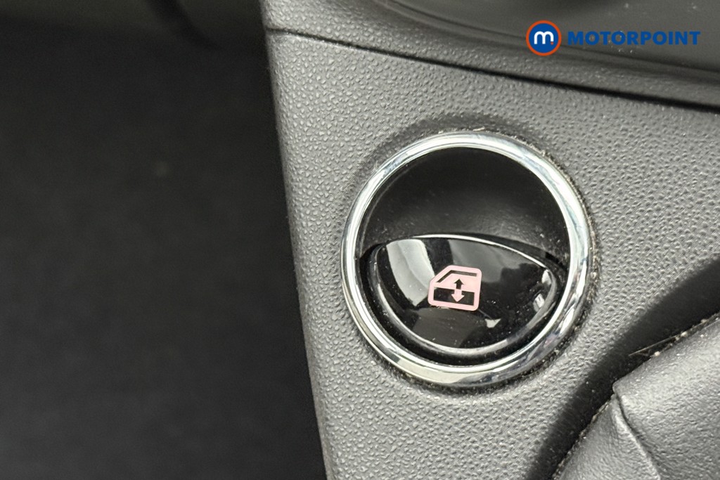 Fiat 500 Dolcevita Manual Petrol-Electric Hybrid Hatchback - Stock Number (1556880) - 9th supplementary image
