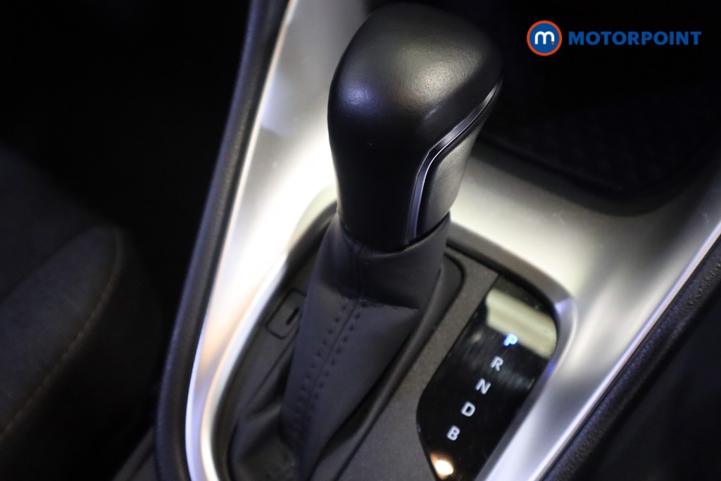 Toyota Yaris Design Automatic Petrol-Electric Hybrid Hatchback - Stock Number (1559968) - 5th supplementary image