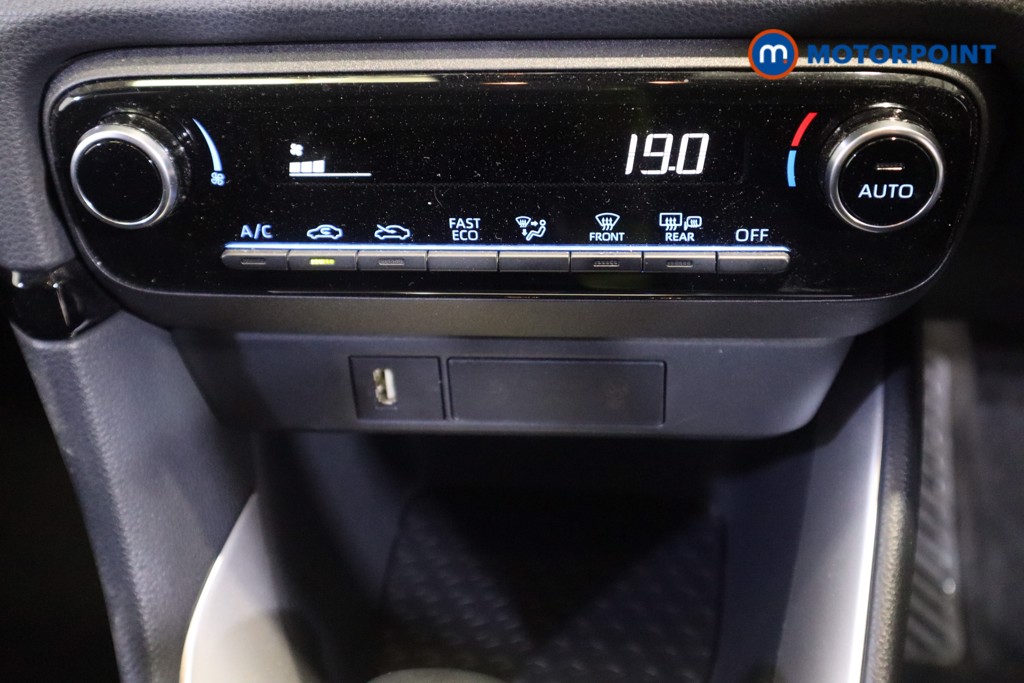 Toyota Yaris Design Automatic Petrol-Electric Hybrid Hatchback - Stock Number (1559968) - 18th supplementary image
