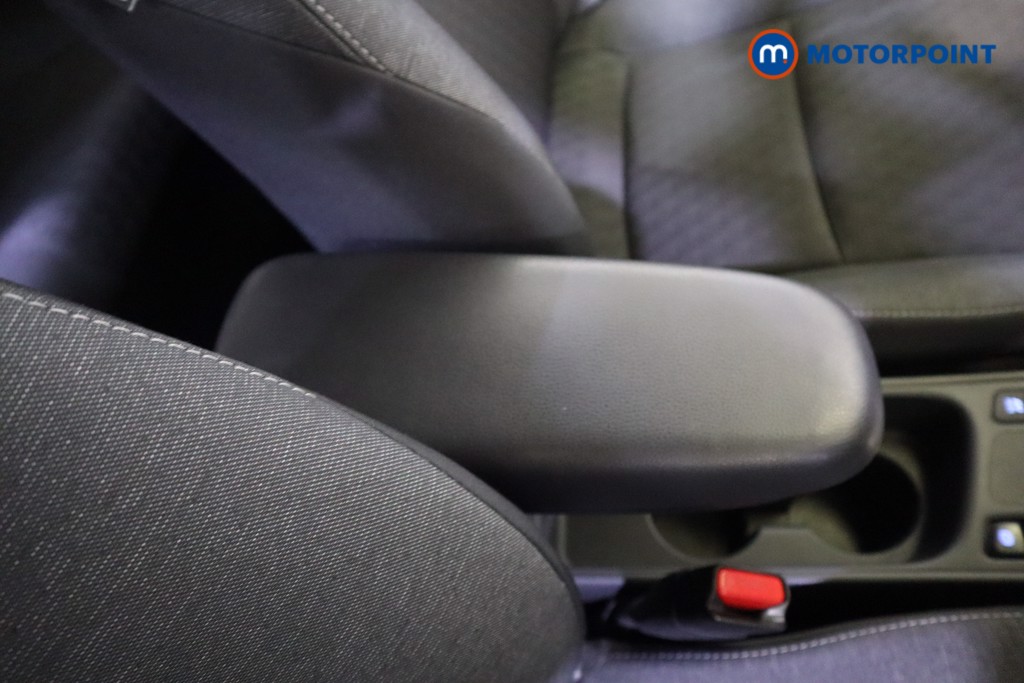 Toyota Yaris Design Automatic Petrol-Electric Hybrid Hatchback - Stock Number (1559968) - 22nd supplementary image