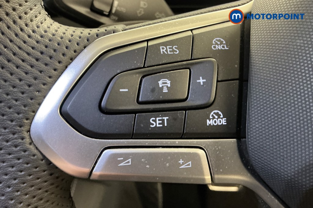 Volkswagen Tiguan R-Line Automatic Diesel SUV - Stock Number (1561928) - 20th supplementary image