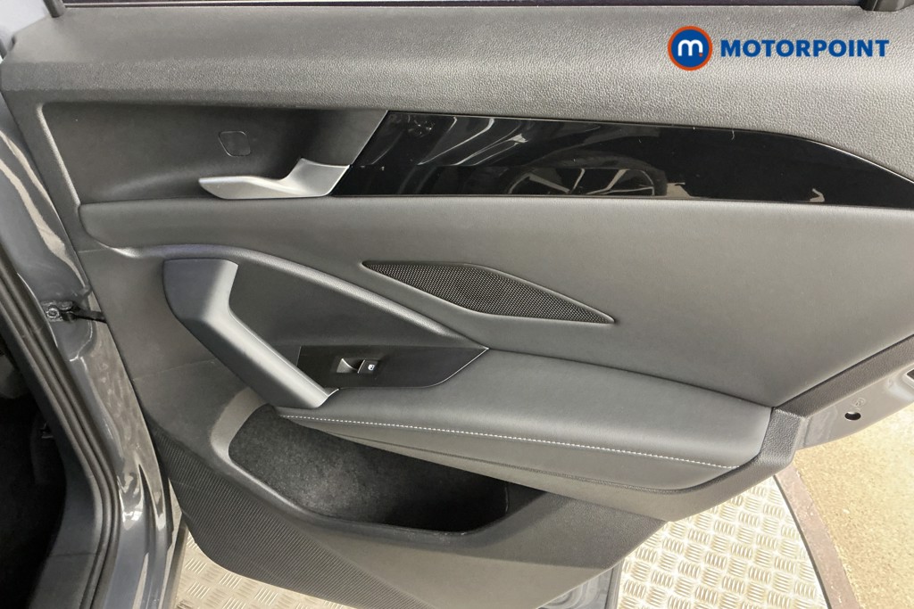 Volkswagen Tiguan R-Line Automatic Diesel SUV - Stock Number (1561928) - 26th supplementary image