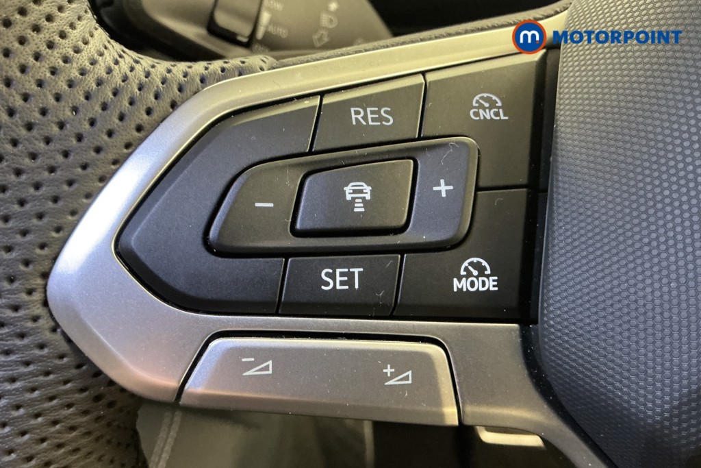 Volkswagen Tiguan R-Line Automatic Diesel SUV - Stock Number (1561934) - 19th supplementary image