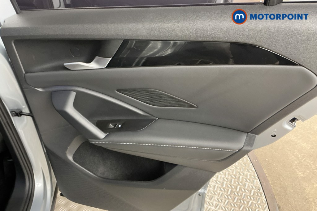 Volkswagen Tiguan R-Line Automatic Diesel SUV - Stock Number (1561934) - 24th supplementary image