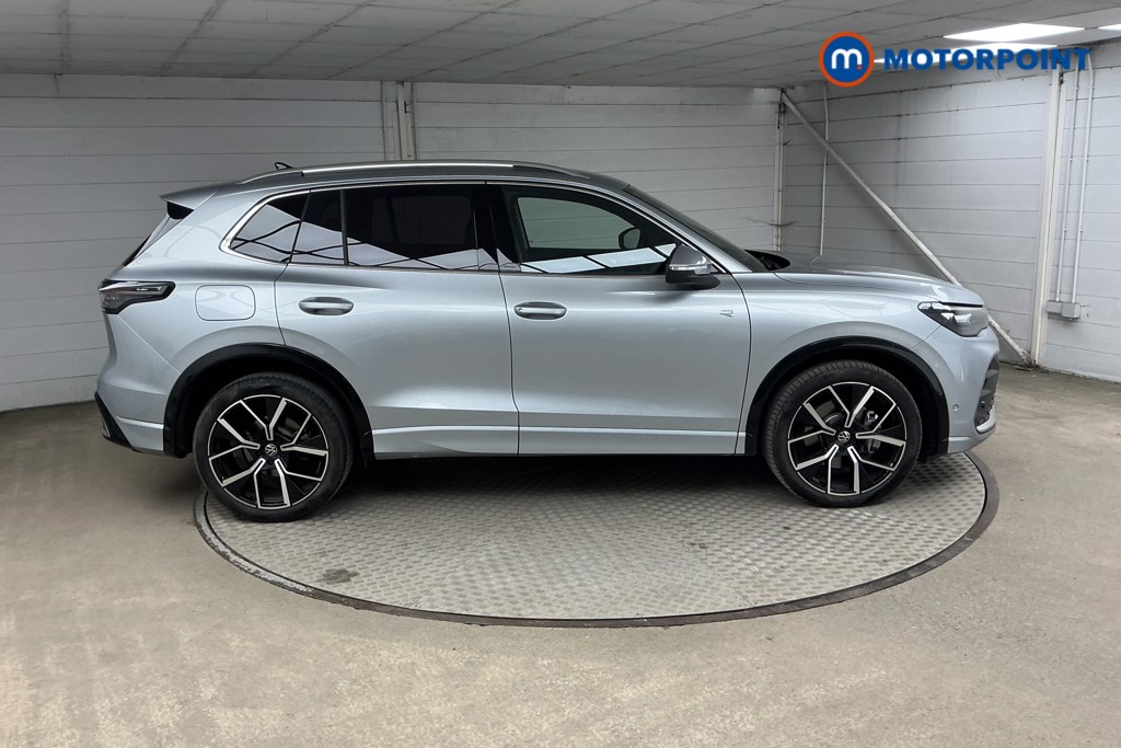 Volkswagen Tiguan R-Line Automatic Diesel SUV - Stock Number (1561934) - 1st supplementary image