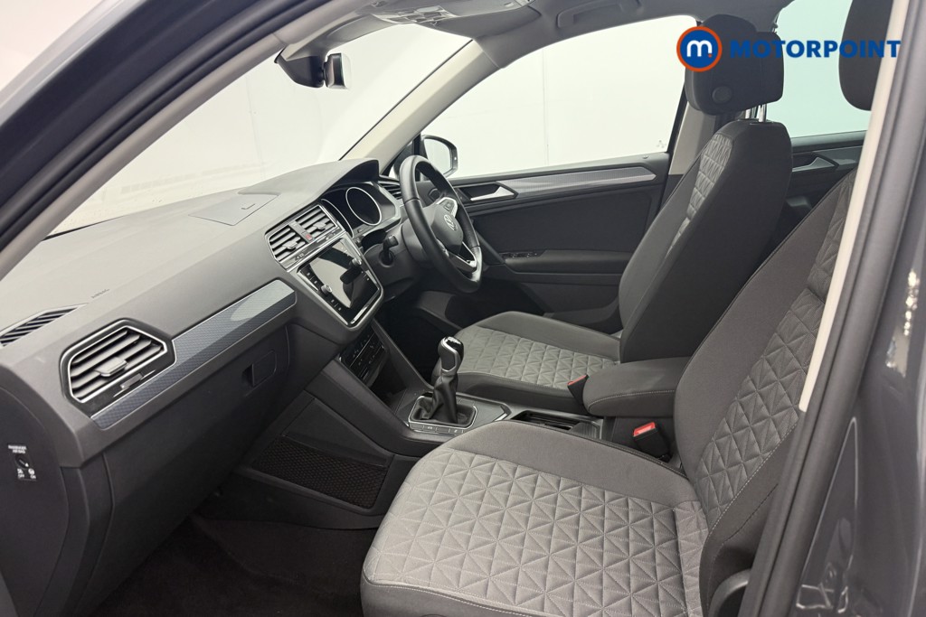 Volkswagen Tiguan Life Manual Petrol SUV - Stock Number (1563455) - 1st supplementary image