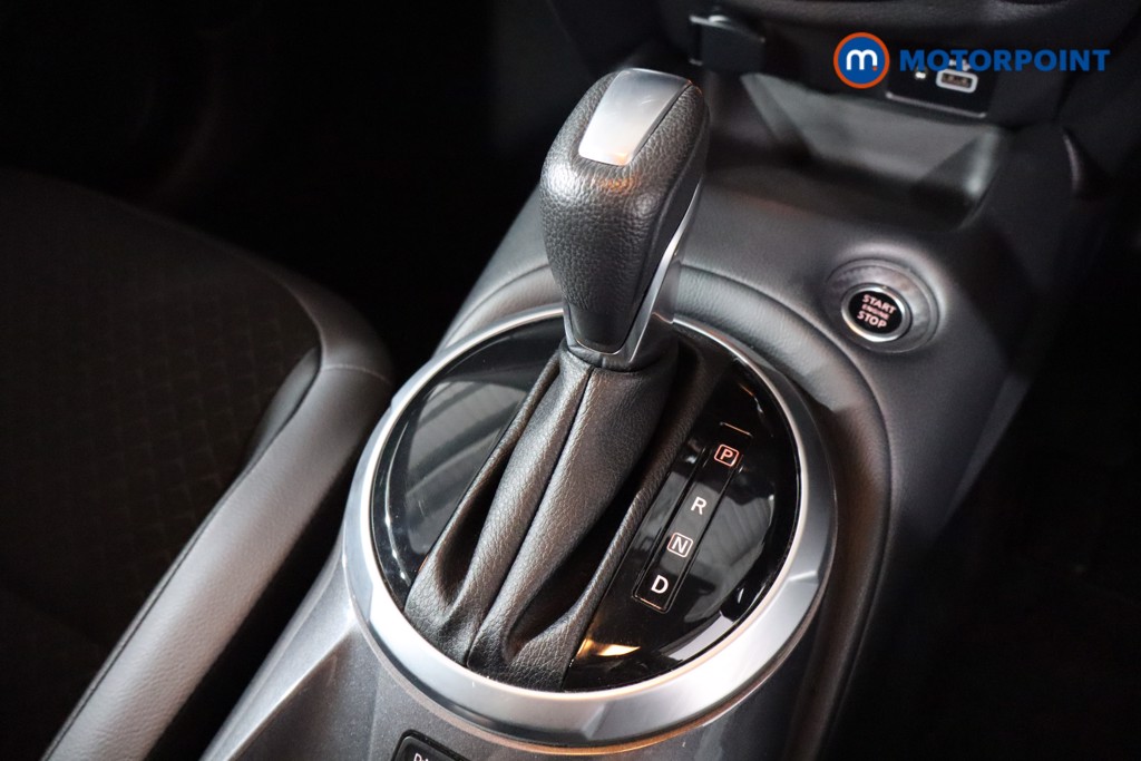 Nissan Juke N-Connecta Automatic Petrol SUV - Stock Number (1564971) - 14th supplementary image