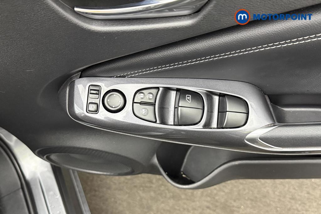 Nissan Juke N-Connecta Automatic Petrol SUV - Stock Number (1564977) - 9th supplementary image