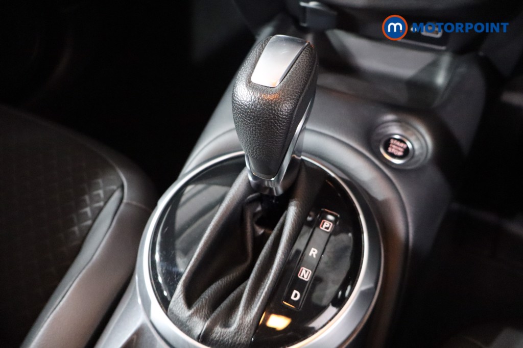Nissan Juke N-Connecta Automatic Petrol SUV - Stock Number (1564993) - 14th supplementary image
