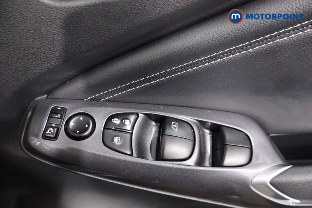 Nissan Juke N-Connecta Automatic Petrol SUV - Stock Number (1564993) - 21st supplementary image