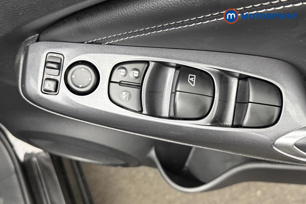 Nissan Juke N-Connecta Automatic Petrol SUV - Stock Number (1565000) - 9th supplementary image