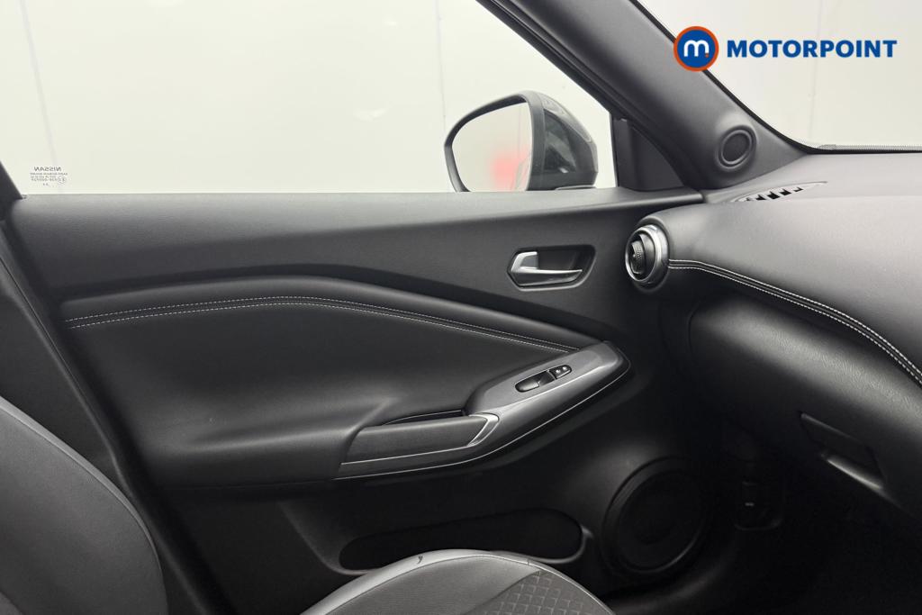 Nissan Juke N-Connecta Automatic Petrol SUV - Stock Number (1565000) - 17th supplementary image