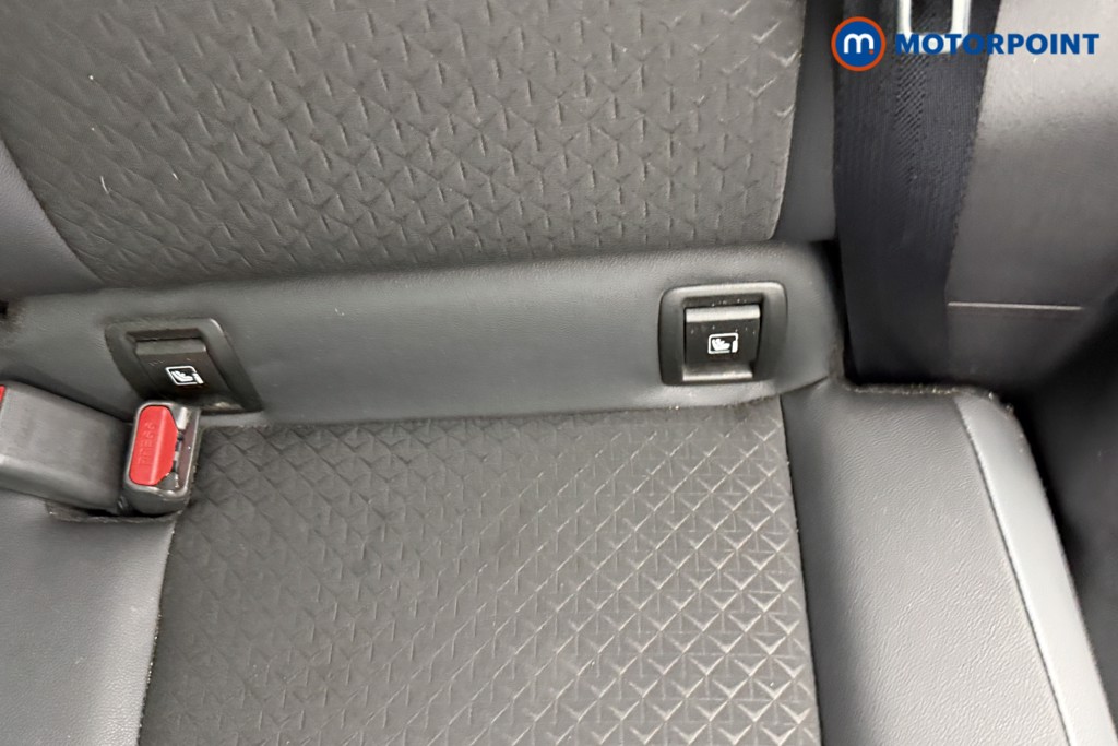 Nissan Juke N-Connecta Automatic Petrol SUV - Stock Number (1565008) - 23rd supplementary image