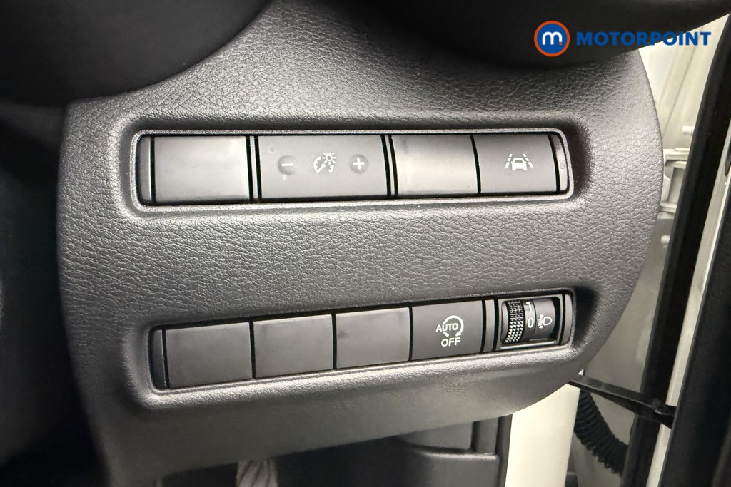 Nissan Juke N-Connecta Manual Petrol SUV - Stock Number (1565080) - 16th supplementary image