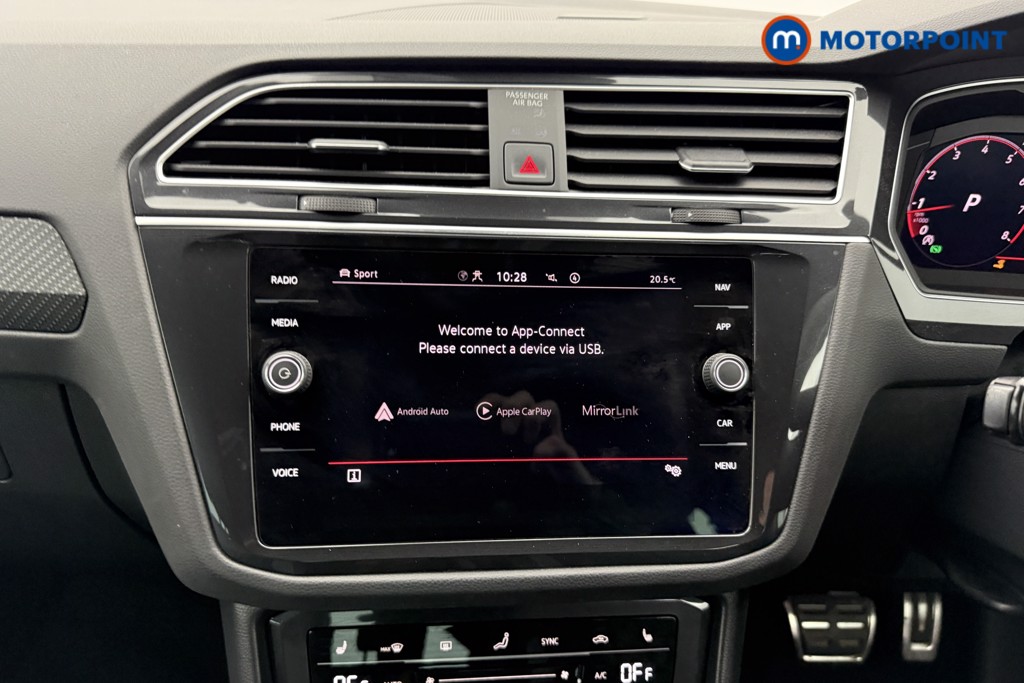 Volkswagen Tiguan R-Line Automatic Petrol SUV - Stock Number (1565557) - 2nd supplementary image