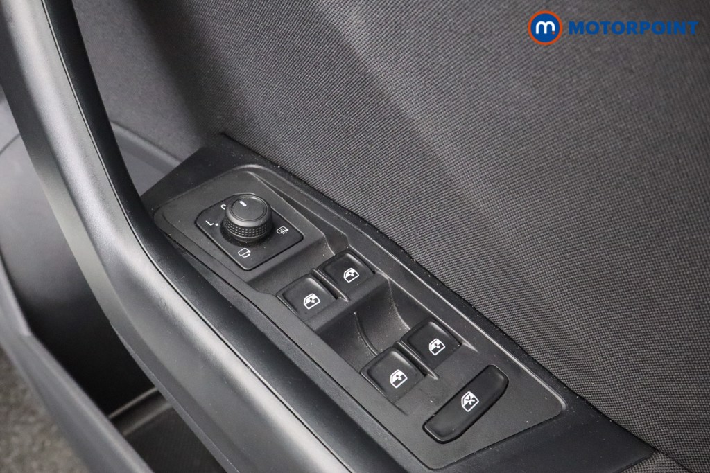 Volkswagen T-Roc Life Automatic Petrol SUV - Stock Number (1565585) - 13th supplementary image