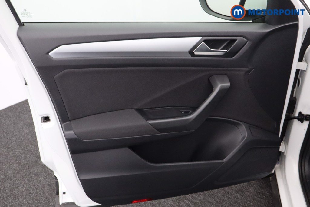 Volkswagen T-Roc Life Automatic Petrol SUV - Stock Number (1565585) - 17th supplementary image
