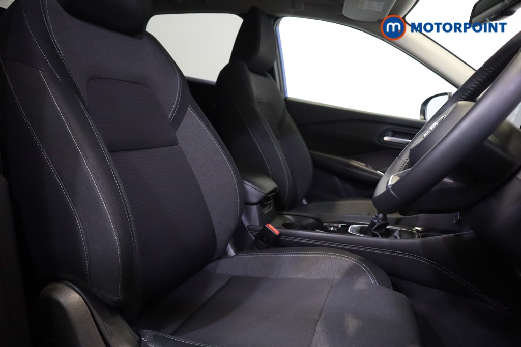 Nissan Qashqai Premiere Edition Manual Petrol SUV - Stock Number (1565631) - 5th supplementary image