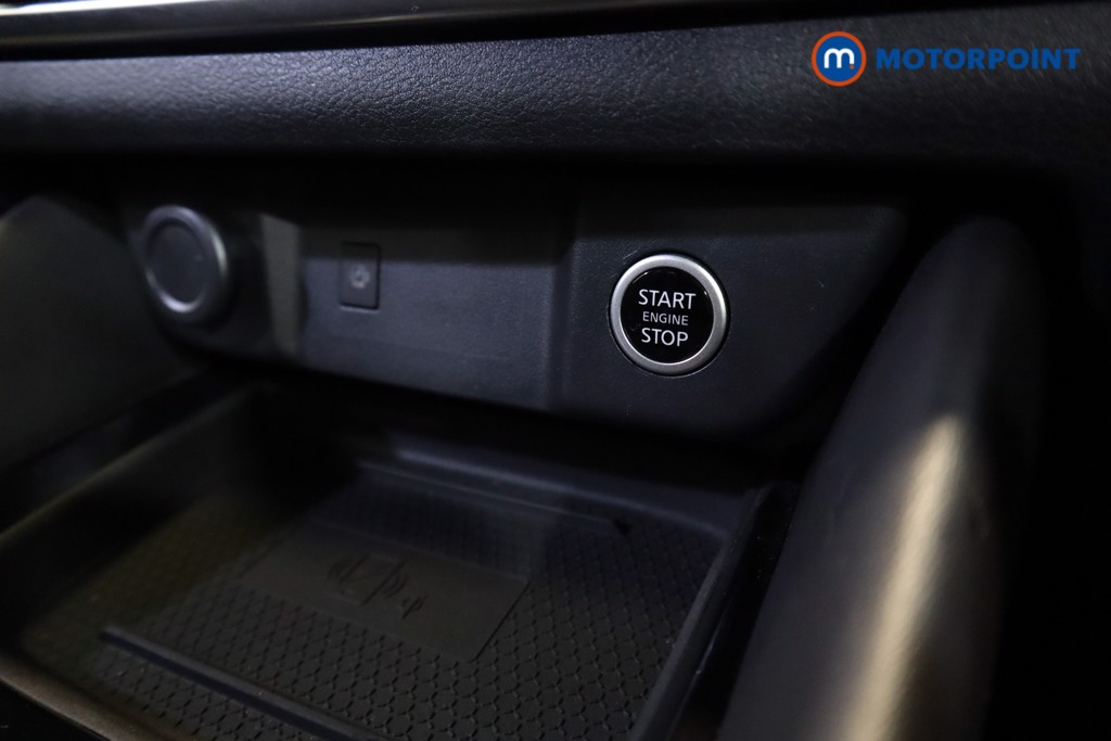 Nissan Qashqai Premiere Edition Manual Petrol SUV - Stock Number (1565631) - 16th supplementary image