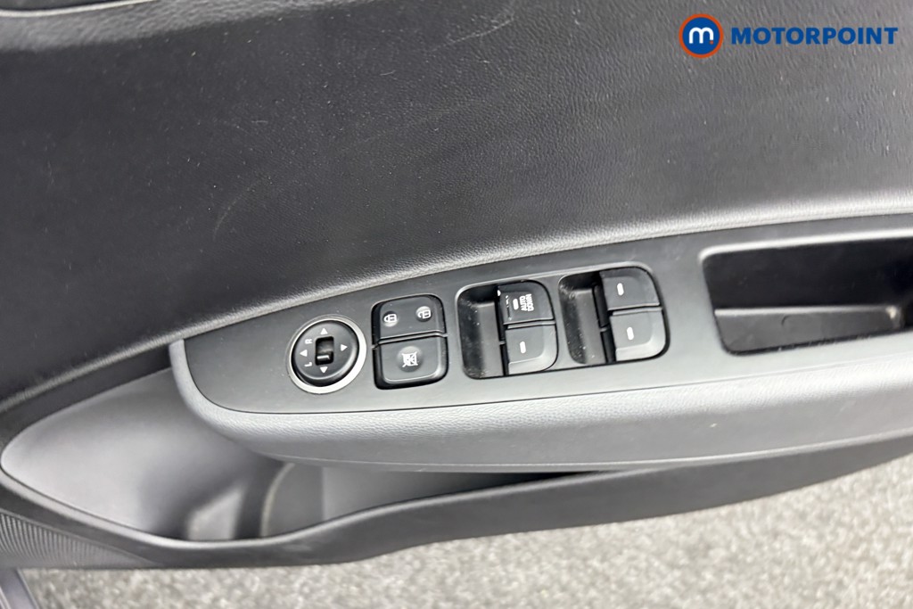 Hyundai I10 Play Manual Petrol Hatchback - Stock Number (1565998) - 14th supplementary image