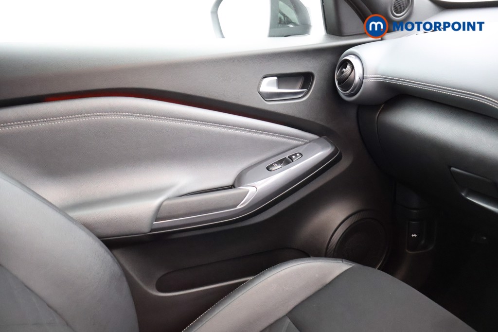 Nissan Juke Tekna Manual Petrol SUV - Stock Number (1566064) - 6th supplementary image