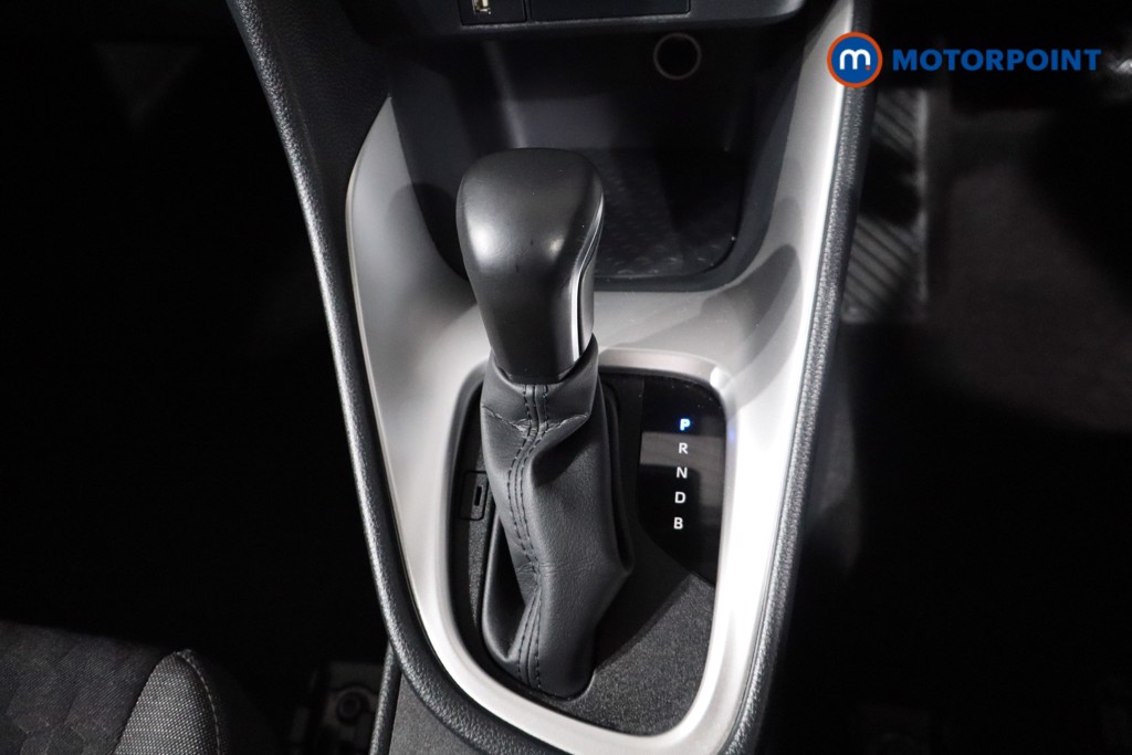 Toyota Yaris Design Automatic Petrol-Electric Hybrid Hatchback - Stock Number (1566294) - 18th supplementary image
