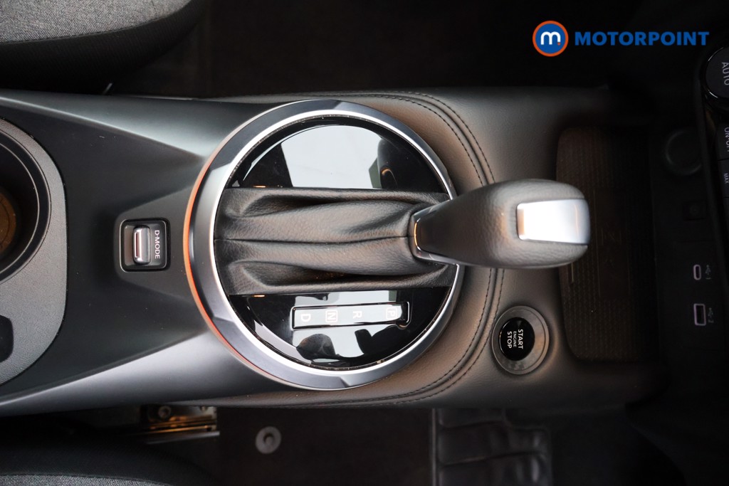 Nissan Juke N-Connecta Automatic Petrol SUV - Stock Number (1567490) - 6th supplementary image