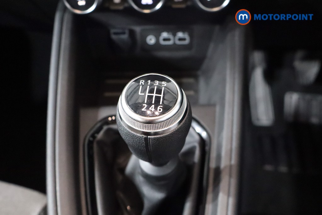 Renault Clio Evolution Manual Petrol Hatchback - Stock Number (1564991) - 19th supplementary image