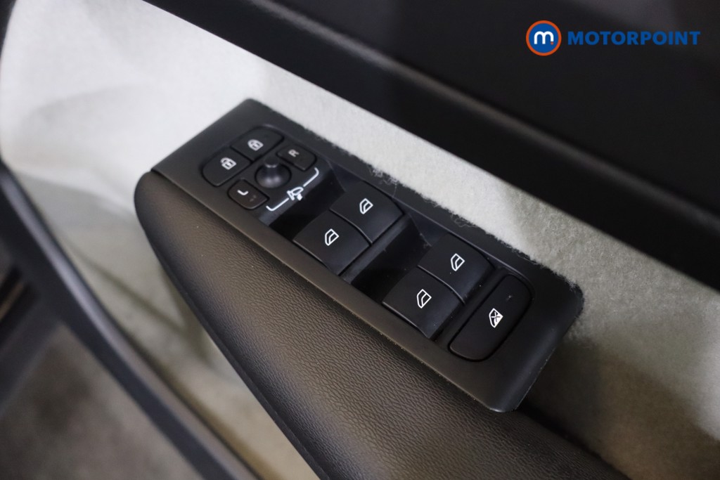 Volvo Xc40 Momentum Manual Petrol SUV - Stock Number (1544738) - 17th supplementary image