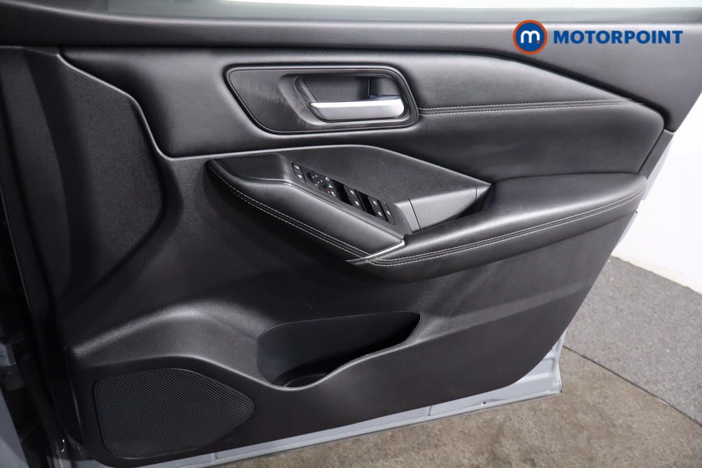 Nissan Qashqai N-Connecta Manual Petrol SUV - Stock Number (1536850) - 23rd supplementary image